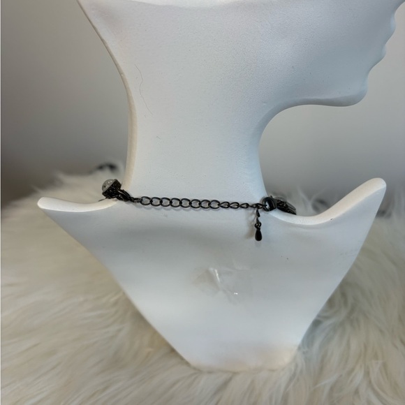 Chic Black and White Women's Necklace - Picture 4 of 6